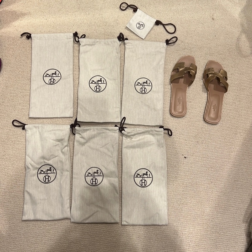 6 Hermes shoe bags SANDALS NOT INCLUDED.  Very clean. Smoke and pet free home.